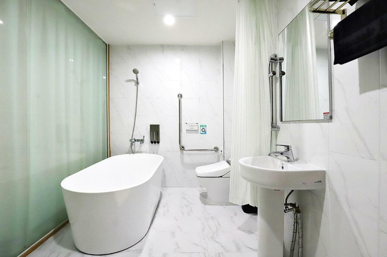 Biennale Hotel Gwangju Metropolitan City Екстериор снимка