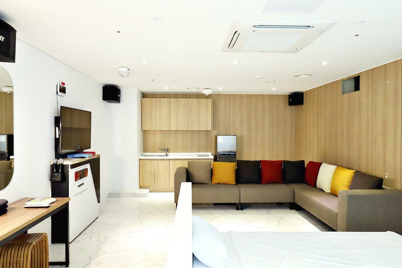 Biennale Hotel Gwangju Metropolitan City Екстериор снимка